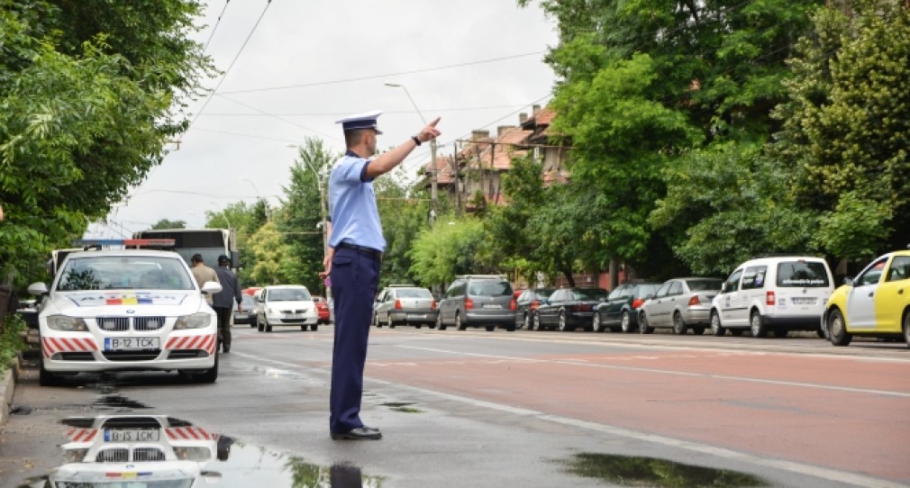 Poliţistul care s-a împuşcat se află în comă de gradul III, la un spital din Craiova