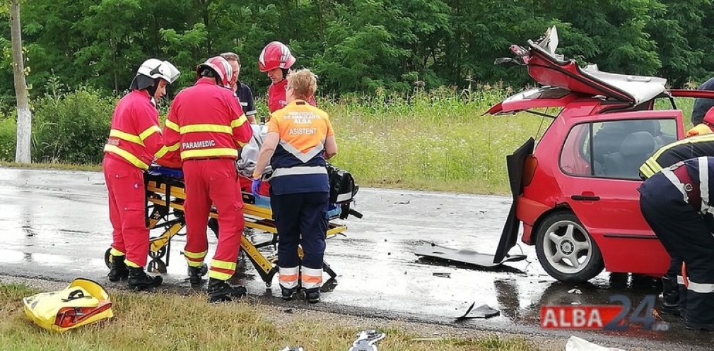 O femeie a murit după ce o maşină implicată într-un accident a ricoşat. Unul dintre şoferi era drogat