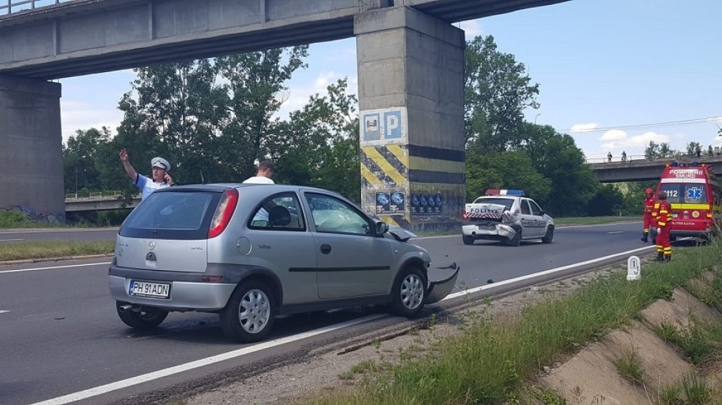 Haos total. Un om amenință că se sinucide. Poliția de intervenție a făcut accident