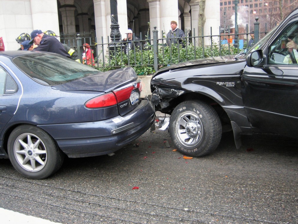 Șofer rănit. Trafic reluat cu greu