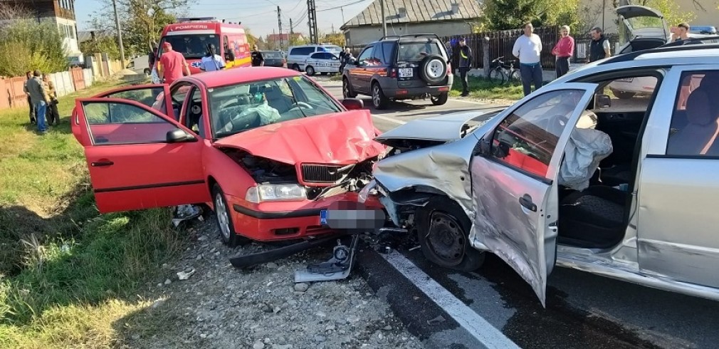 Cinci răniți, din care doi copii într-un accident în Argeș