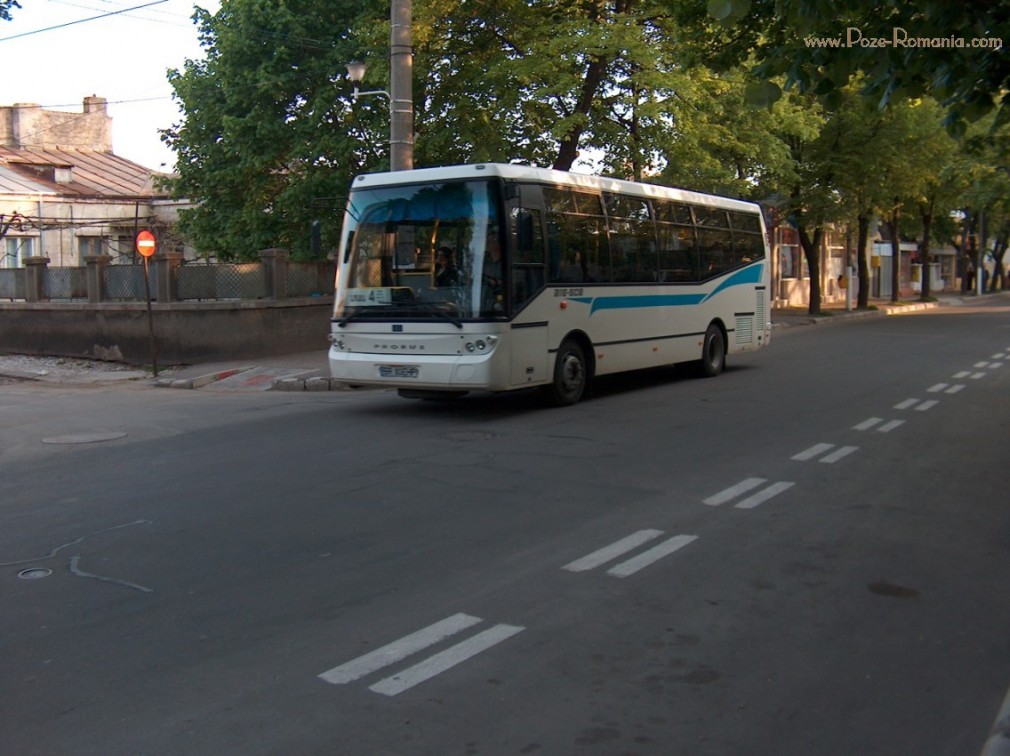 O staţie de autobuz a căzut pe patru fraţi