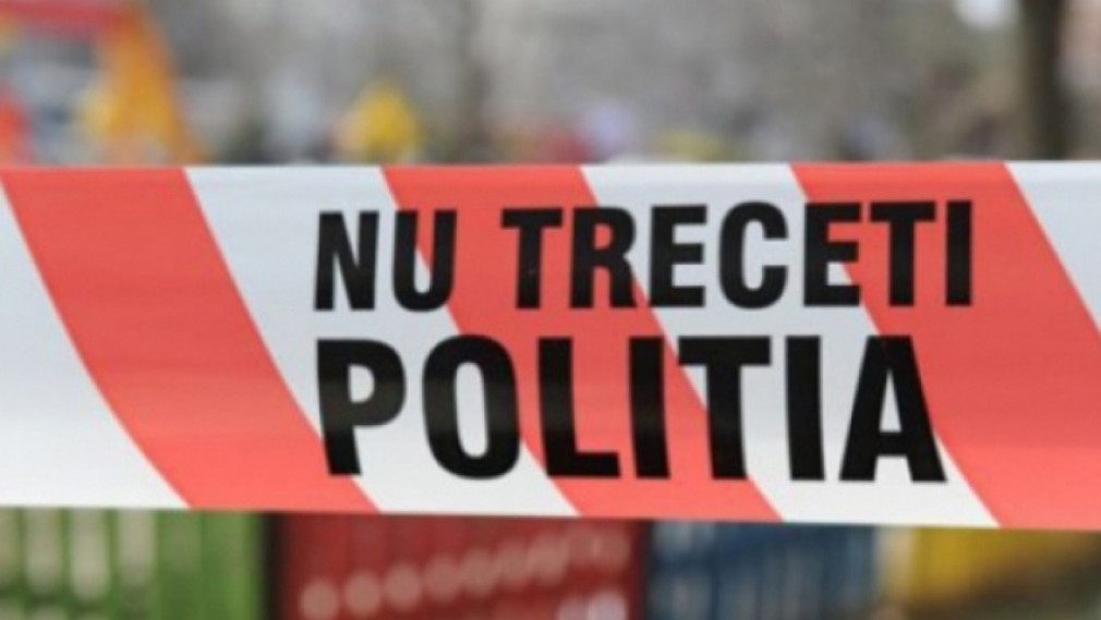 O adolescentă în vârstă de 16 ani a murit după ce a căzut de la etaj